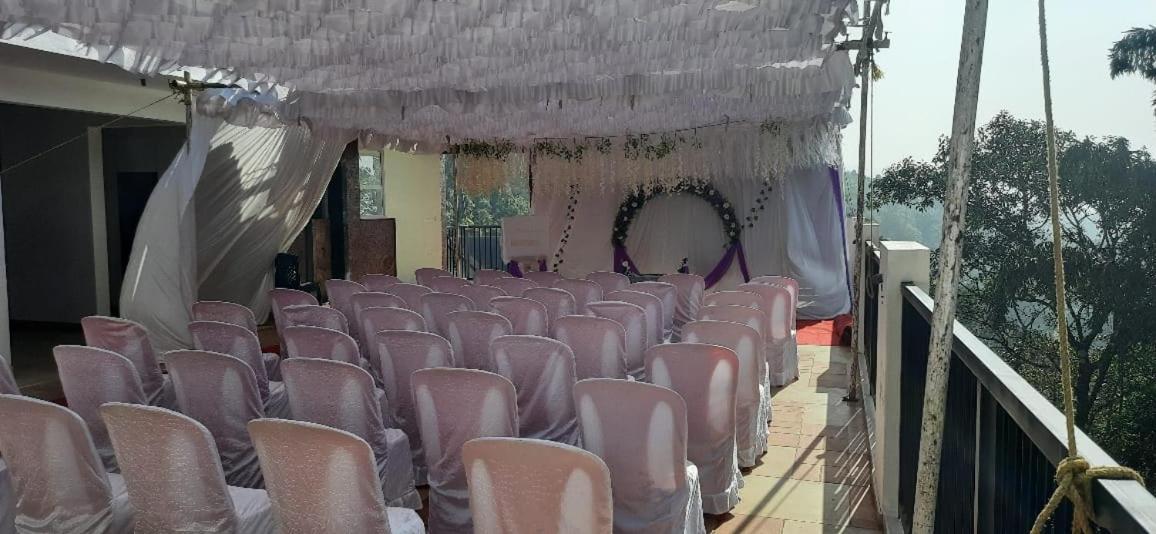 מדיקרי Coorg Vismaya Resort מראה חיצוני תמונה